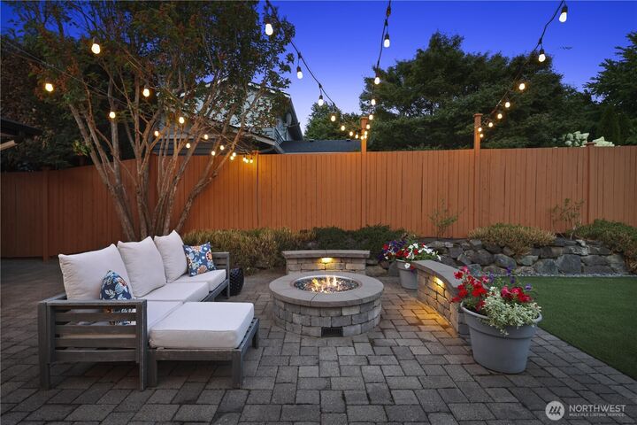 Property Photo:  641  10th Avenue  WA 98033 