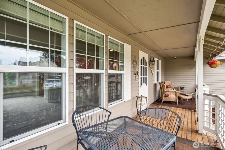 Property Photo: 18300 152nd Court SE WA 98058