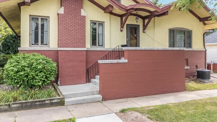 Property Photo:  703 S Memorial Drive  WI 54911 
