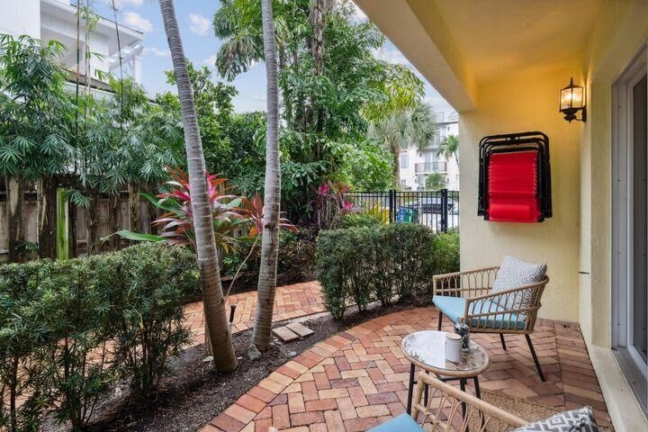 Property Photo:  49 SE 7th Avenue 1  FL 33445 