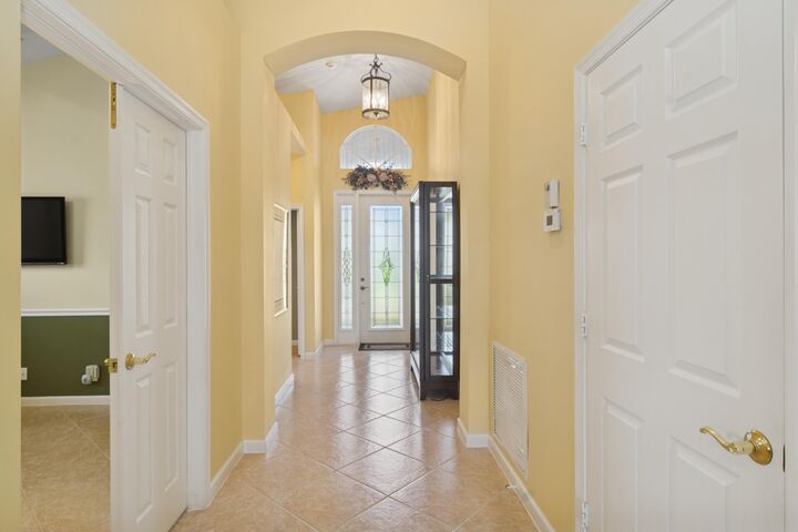 Property Photo: 328 NW Shoreline Circle FL 34986