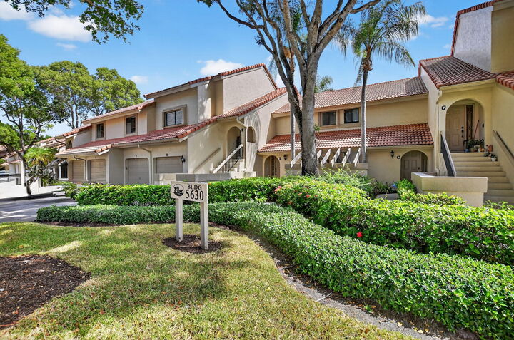 Property Photo: 5630 Coach House Circle B FL 33486