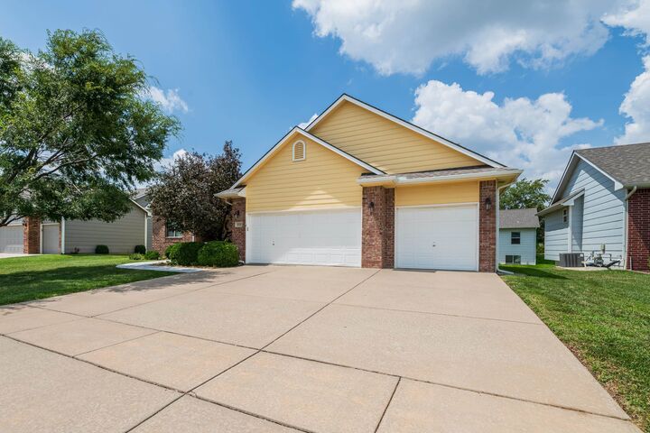Property Photo: 2321 S Cranbrook St KS 67207