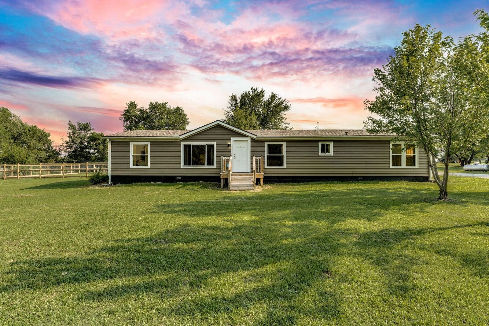 Property Photo: 14931 SW 158th Ter KS 67133-7803