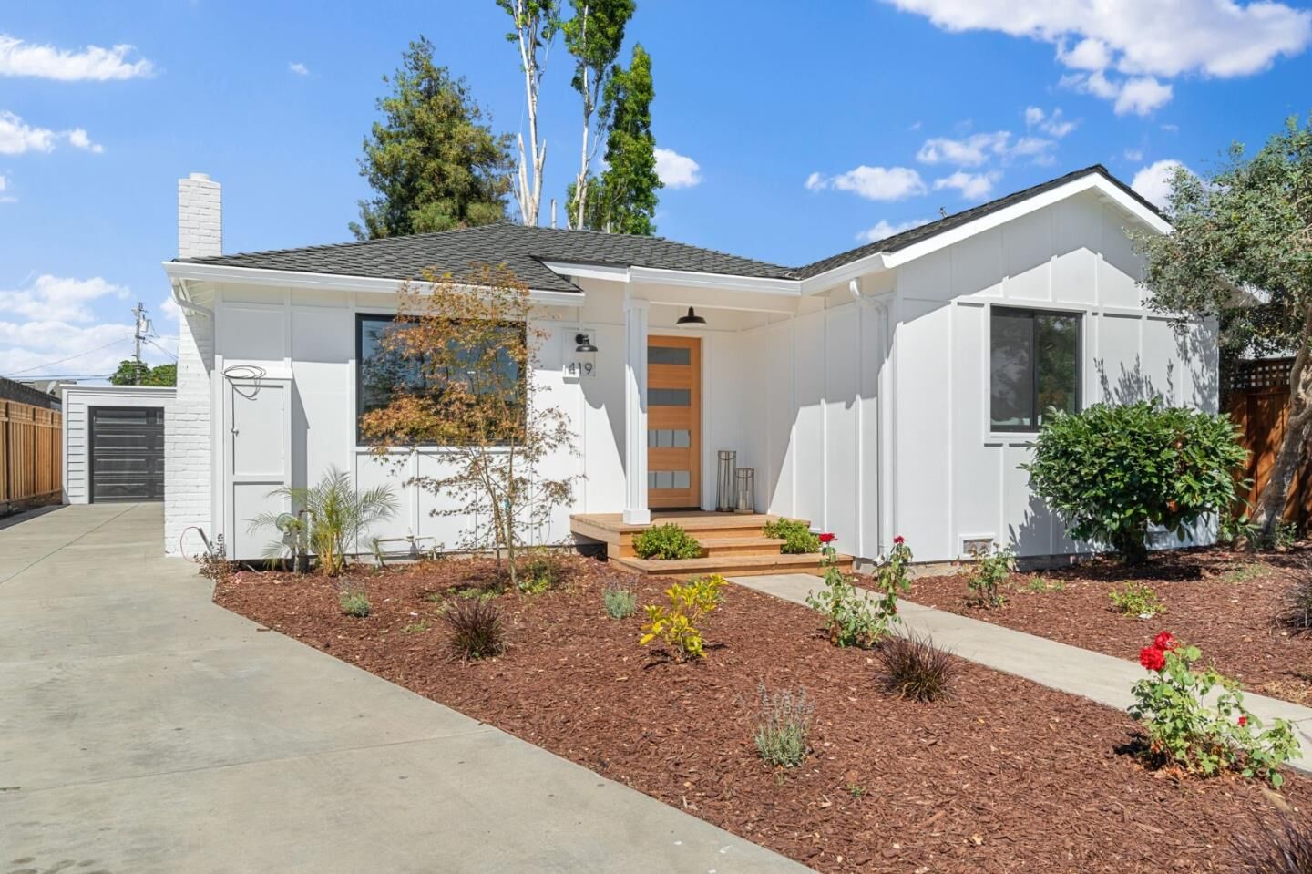 Property Photo:  419 Daisy Lane  CA 94303 