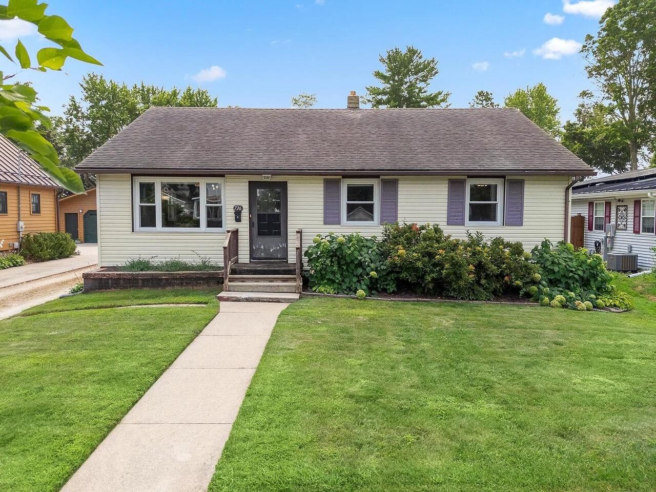 Property Photo:  736 Mound Street  WI 53913 