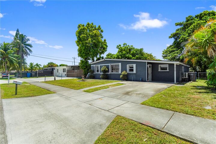 Property Photo: 3760 SW 47th Ave FL 33023