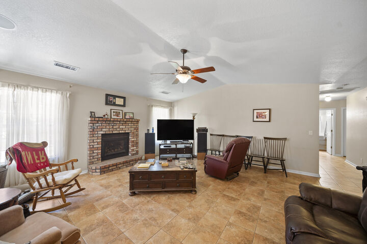 Property Photo: 2725 Howard Drive CA 96001
