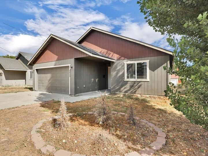 Property Photo:  2423 E Hartson Ave  WA 99202 