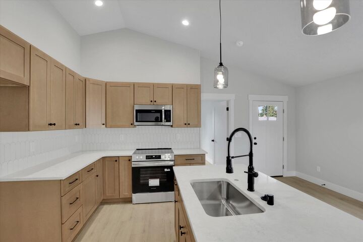 Property Photo: 2101 N Sipple Rd WA 99212