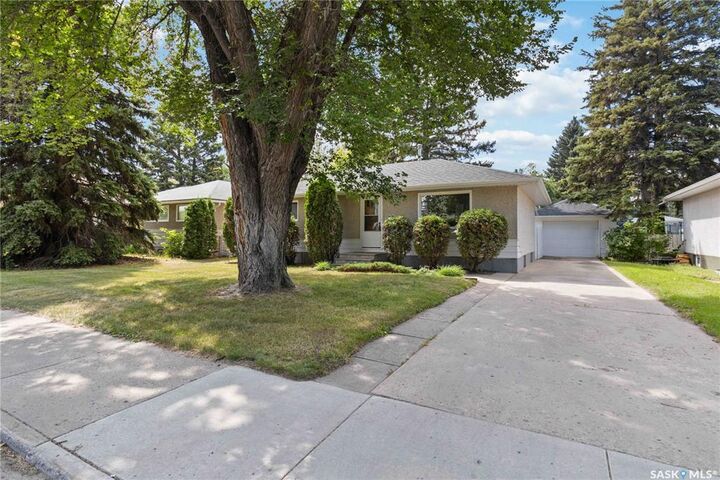 Property Photo:  1606 Preston Avenue S  SK S7H 2V8 