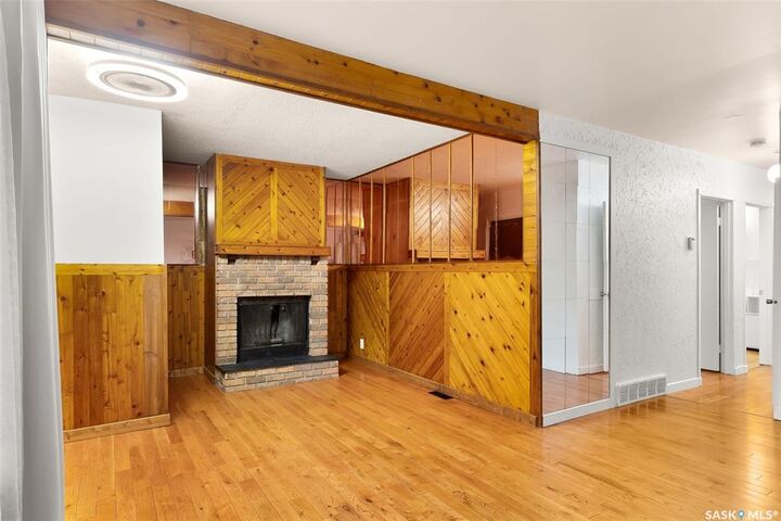 Property Photo:  926 Wallace Street  SK S4N 3Y5 