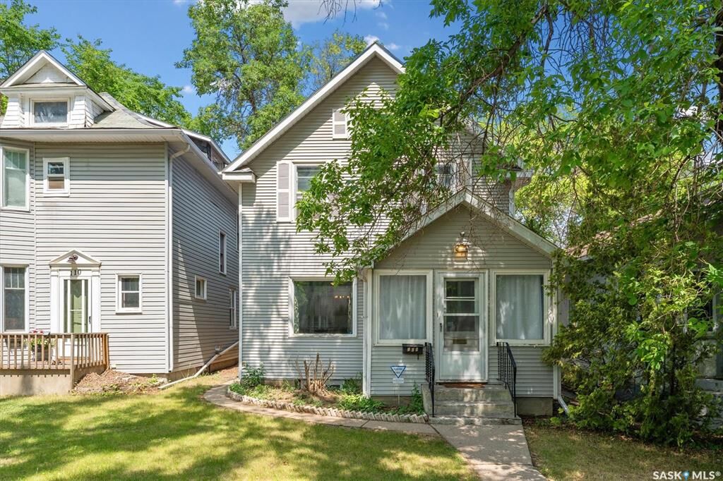 Property Photo:  108 31st Street W  SK S7L 0P5 