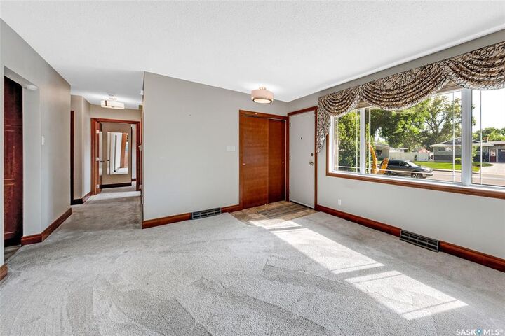 Property Photo:  59 Grosvenor Crescent  SK S7J 2S1 