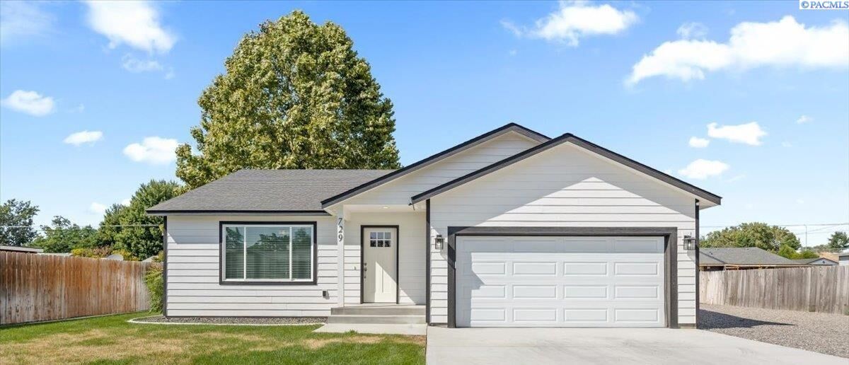 Property Photo:  729 E 14th Ave  WA 99337 