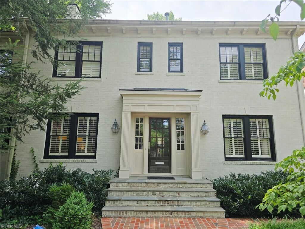 Property Photo:  2105 Rolling Road  NC 27403 