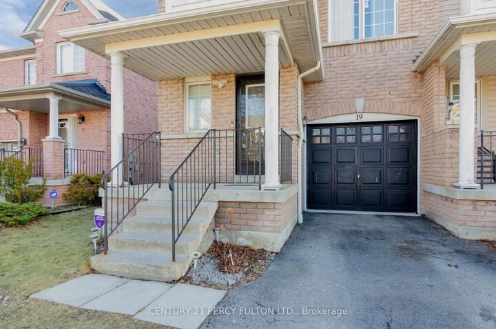Photo de la propriété: 19 Odessa Crescent ON L1R 3P1