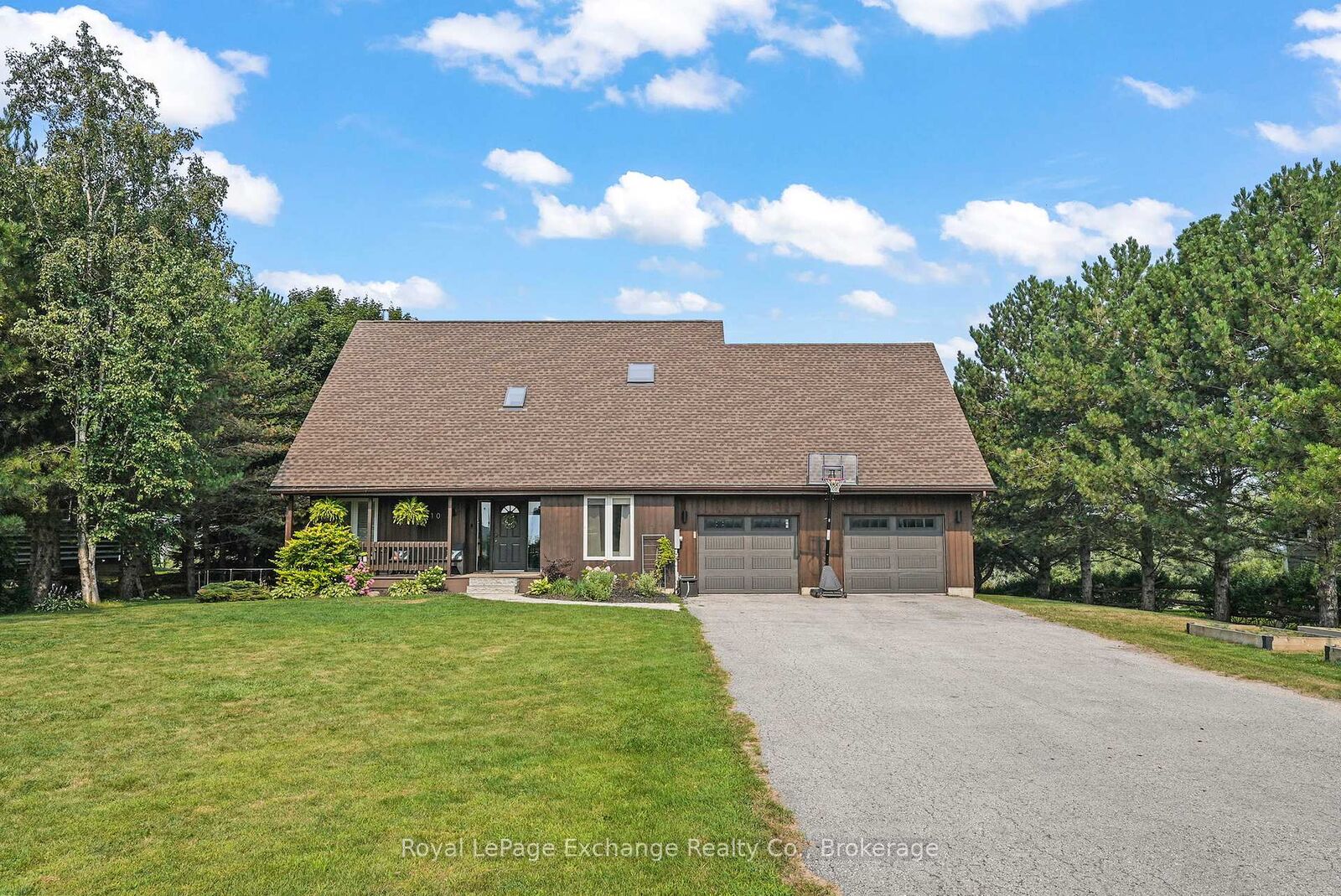 Property Photo: 810 Troy'S Trail ON N2Z 0C1