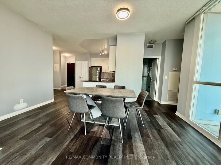 Property Photo:  225 Webb Drive 2707  ON L5B 4P2 