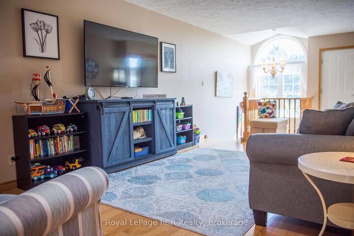 Property Photo: 872 9th A East Avenue ON N4K 6Y6