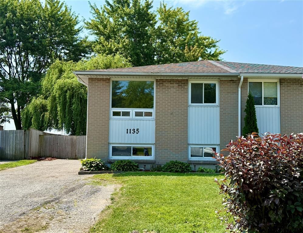 Photo de la propriété:  1135 Overlea Crescent  ON N7S 4E6 