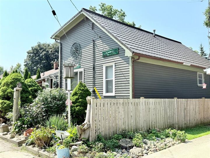 Property Photo: 419 Emily Street ON N8A 4K4