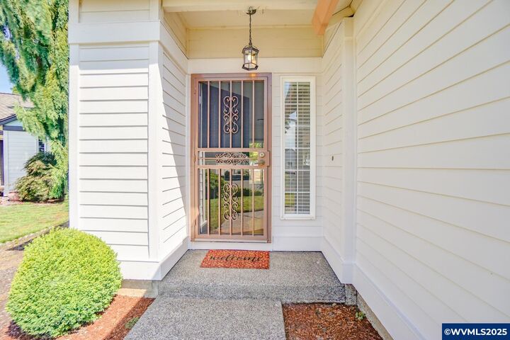 Property Photo: 16914 SE 30th Cir WA 98683