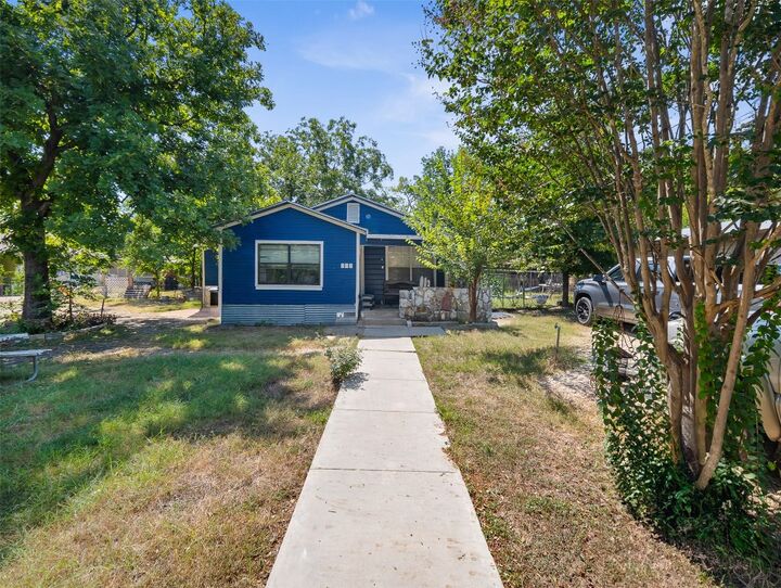 Property Photo:  212 Saltillo Street  TX 78666 