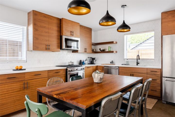 Property Photo: 708 Chicon Street 2 TX 78702
