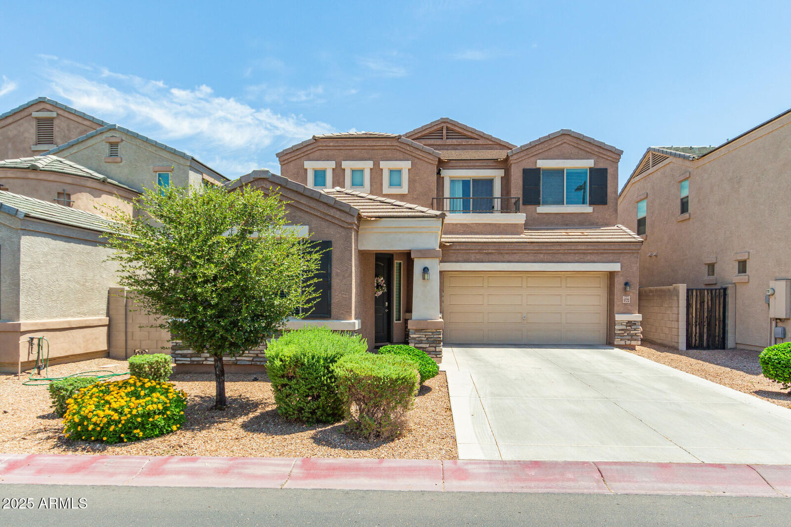 Property Photo:  1723 N Hillcrest Street  AZ 85201 