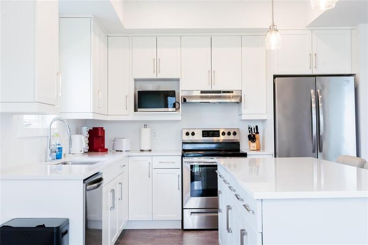 Property Photo:  133 Blackbird Way  MB R5A 1H6 