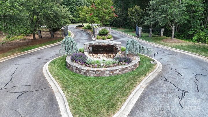 Property Photo: 4604 Mirror Lake Drive NC 28609