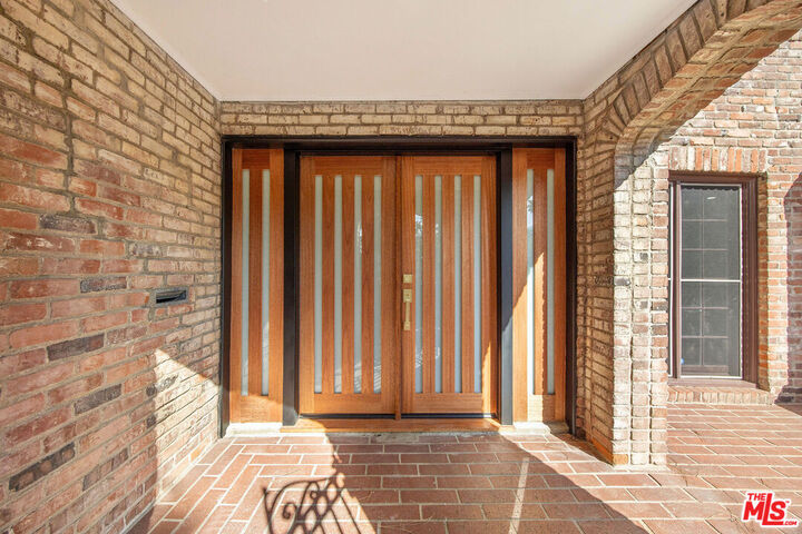 Property Photo:  832 S Plymouth Blvd  CA 90005 