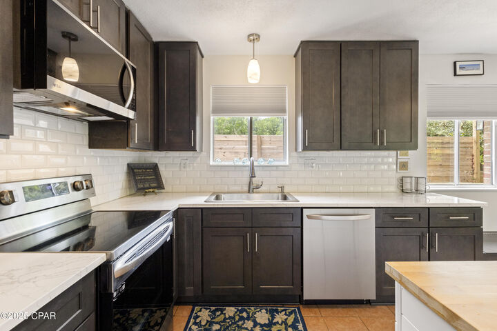 Property Photo:  19985 Alta Vista Drive  FL 32413 