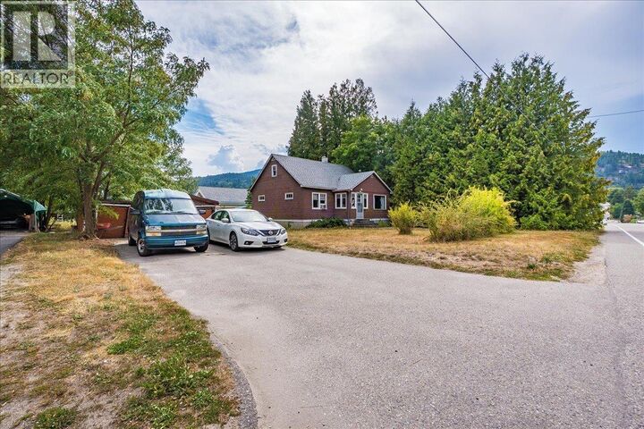 602 5th Street  Castlegar BC V1N 2C5 photo