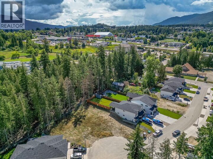 Property Photo:  1450 21 Street  BC V1E 0G8 