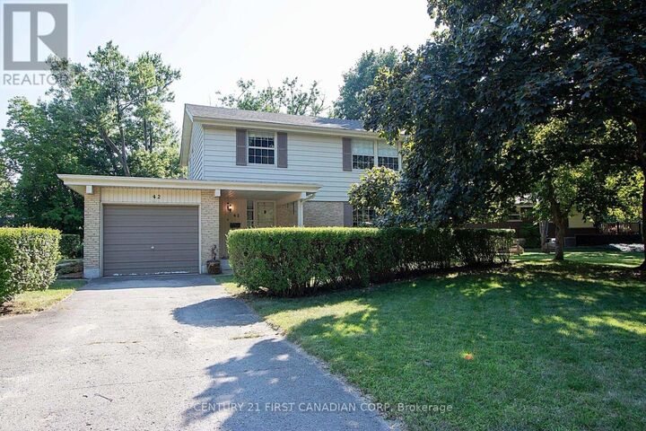 Photo de la propriété: 42 Naomee Crescent ON N6H 3T4