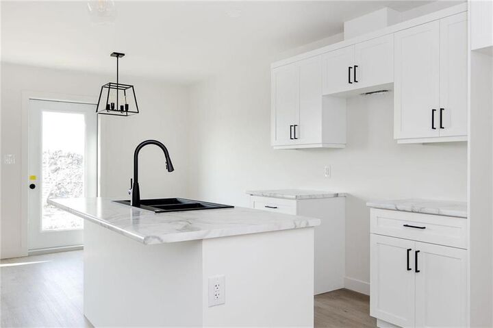 Property Photo:  65 Kootenay Way  MB R5G 2Y1 