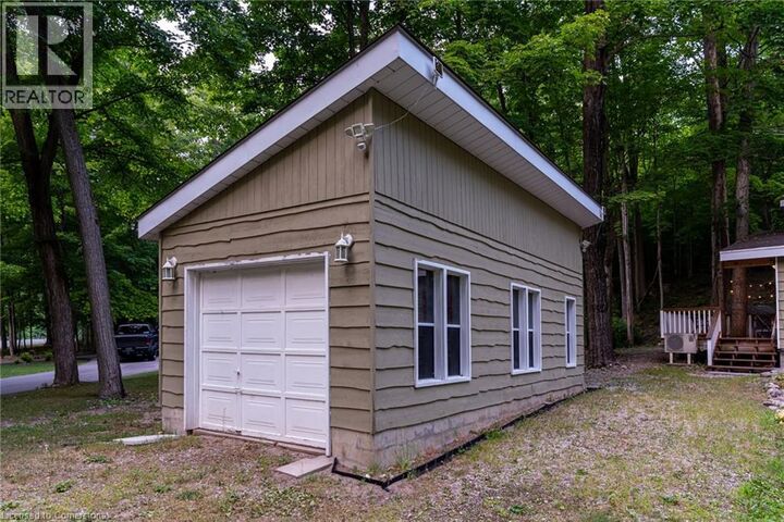 Property Photo:  105 Silver Birch Drive  ON L9M 0M6 