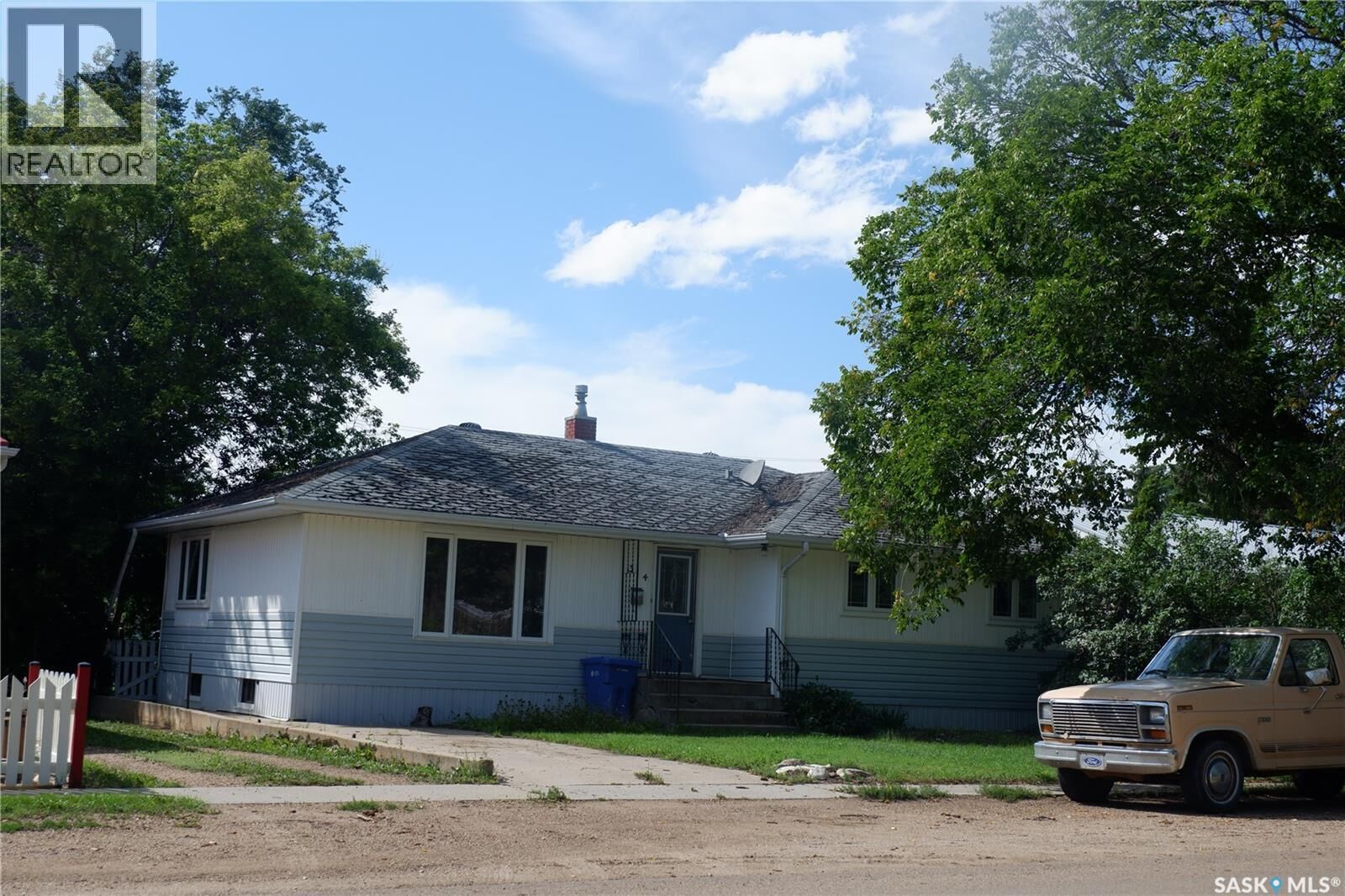 Property Photo: 314 Columbus Drive SK S0H 3R0