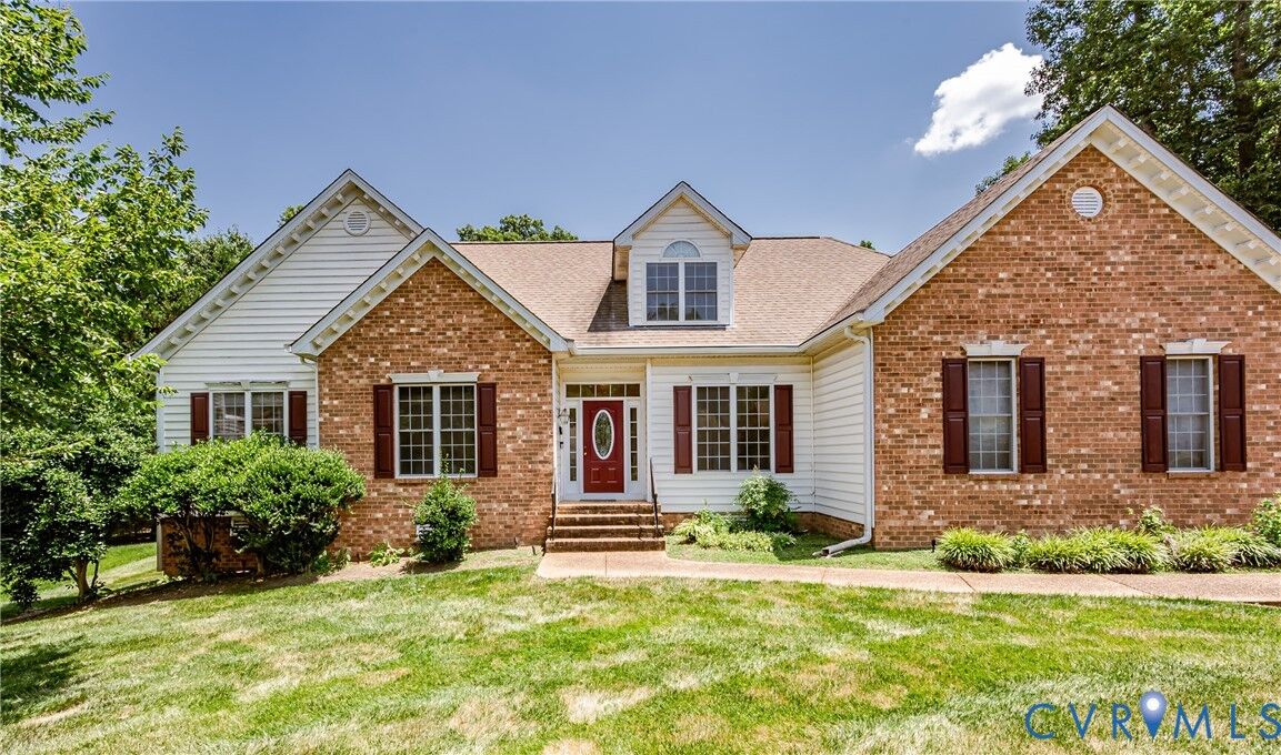 Property Photo: 16800 Jaydee Place VA 23120