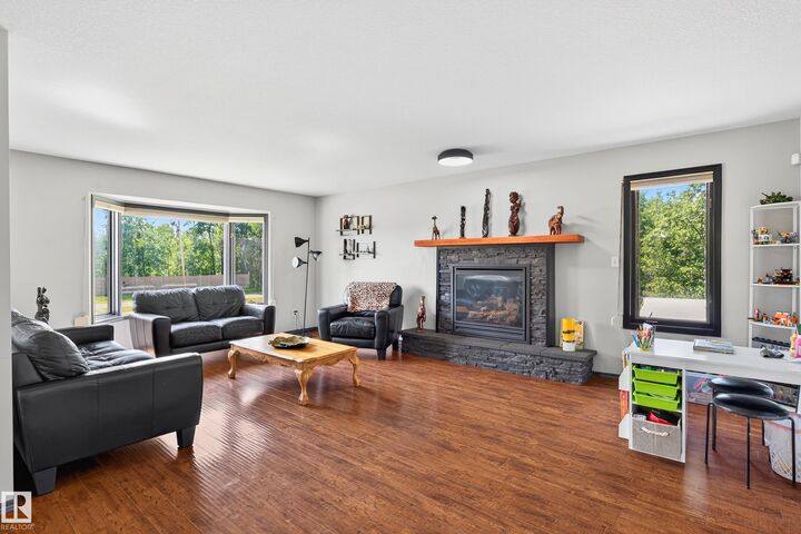 Photo de la propriété:  50069 Range Road 231  AB T0B 3M3 