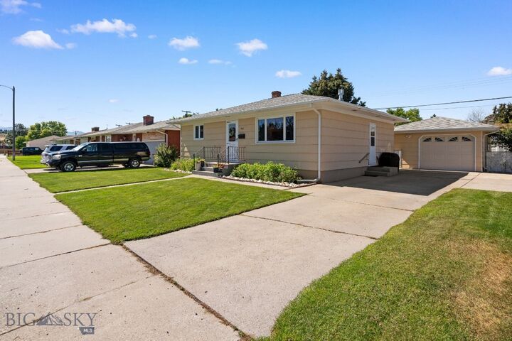 Property Photo: 940 E Parkview Court MT 59725