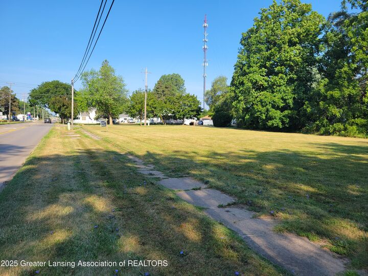 Property Photo:  610 W State Street  MI 48879 