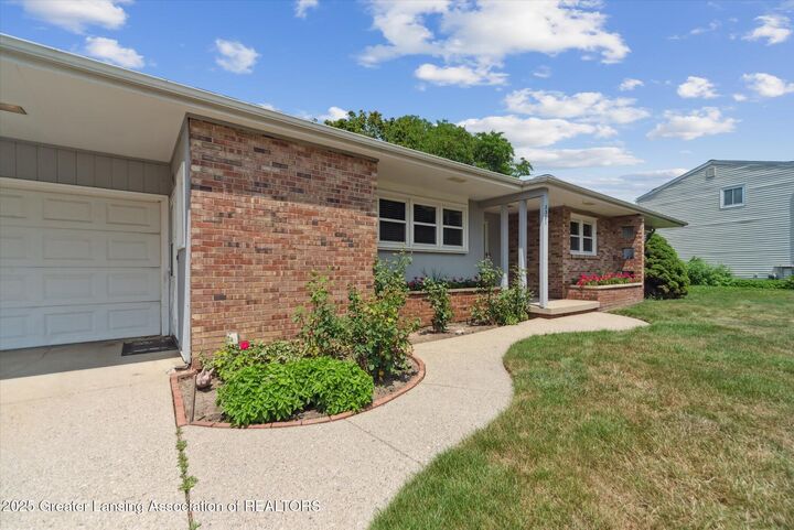 Property Photo: 3301 Melody Lane MI 48912
