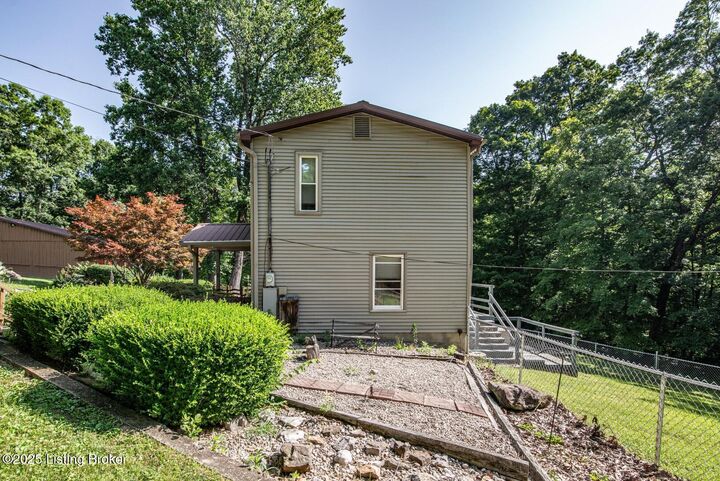 Property Photo: 1250 Arnold School Rd KY 40176