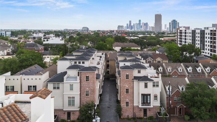 Property Photo:  118 Reinerman Street  TX 77007 