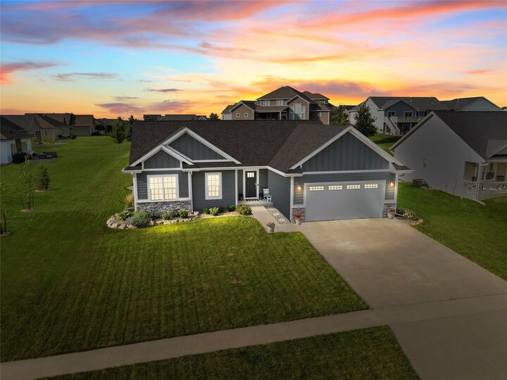 912 Fountain View Drive  Pella IA 50219 photo