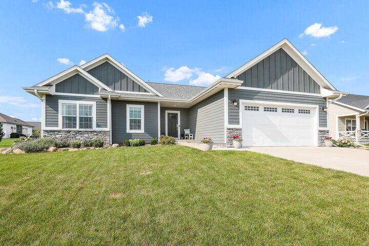 912 Fountain View Drive  Pella IA 50219 photo