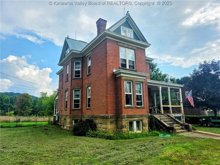 Property Photo:  512 Walgrove Road  WV 25071 